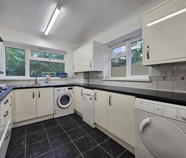 3 bedroom flat to rent - Photo 5