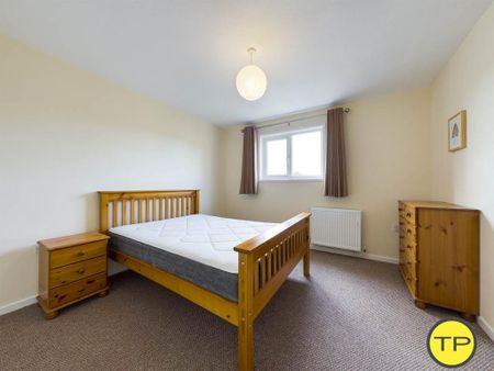 1 bedroom in a house share to rent - Photo 2