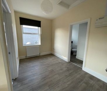 1 Bedroom Flat / Apartment - Portsmouth Road, Southampton - Photo 5