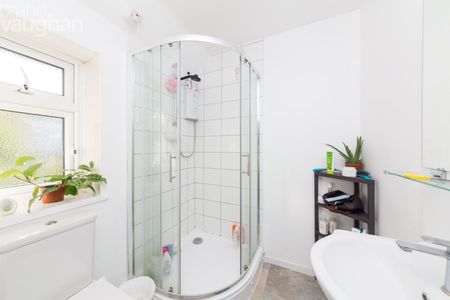 5 bedroom semi-detached house to rent - Photo 2