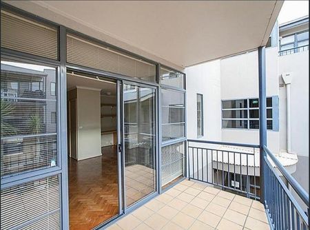 SUPER SPACIOUS, SUPER CONVENIENT! - Photo 2