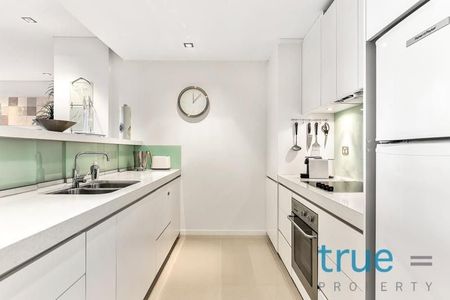 EXECUTIVE FULLY FURNISHED HARBOURSIDE APARTMENT - Photo 3