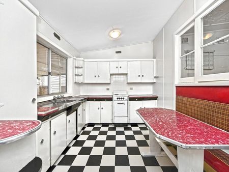 Spacious 3 Bedroom House - Photo 5