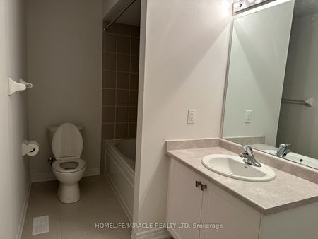 Detached Home For Lease | X8043102 - Photo 5