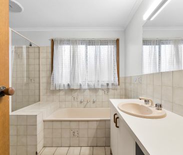 Quiet & Convenient Living in the Heart of Ashwood - Photo 4
