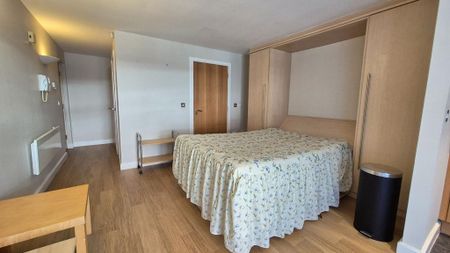 Studio to rent - Photo 2