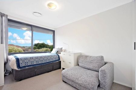 Spacious Four Bedroom Family Home - Photo 3