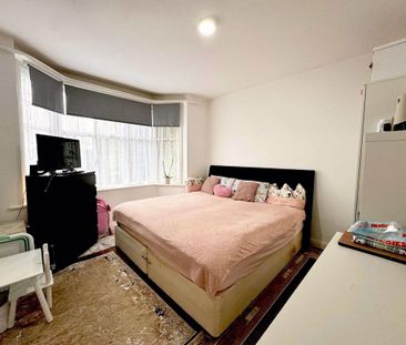 3 bedroom property to rent - Photo 1