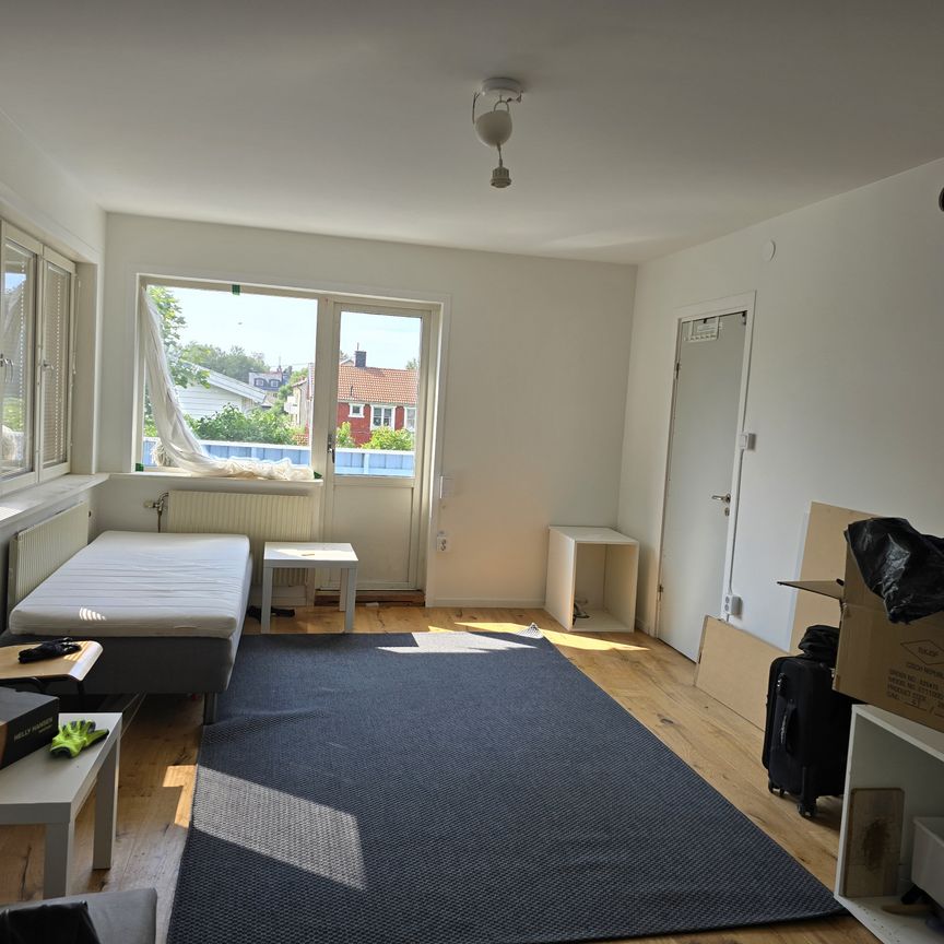 Malmköpingsvägen, Bandhagen - Photo 1