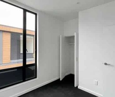 Chic 2BR Townhouse in Te Aro - Photo 1