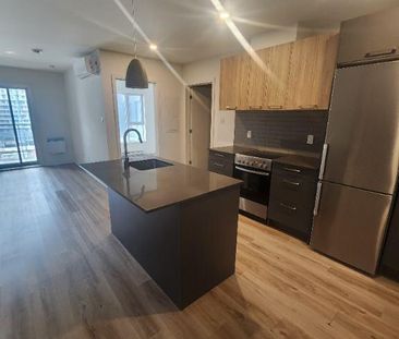 Cession de bail 3 1/2 moderne Centre ville de Laval – Disponible im... - Photo 2