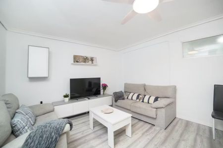 Carrer de la Reina, Valencia, Valencian Community 46011 - Foto 2