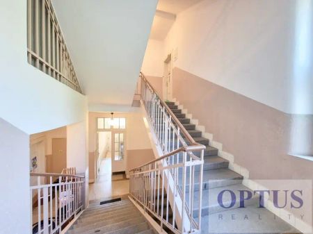 P6 Hradčany, ul. Na valech, světlý zař. byt 2 + 1 + šatna, balkon, 78 m - Фото 2