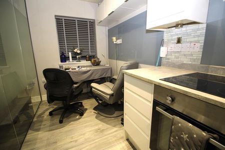 Studio to rent - Photo 5