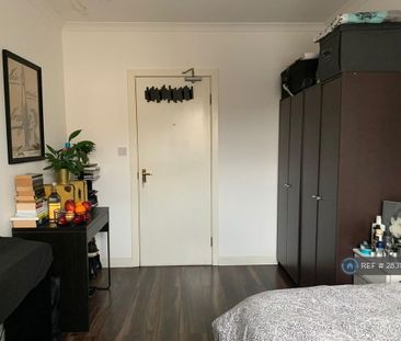 1 bedroom in a flat share to rent - Photo 3