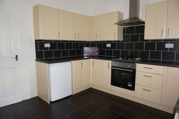 3 bed Terraced - To Let - Photo 1
