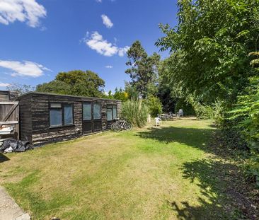 1 bedroom Flat To Let - Photo 2