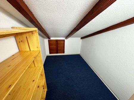 Geräumige Dachgeschosswohnung mit Stellplatz ab 15. Oktober frei - Photo 5