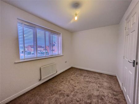 3 bedroom semi-detached house to rent - Photo 2