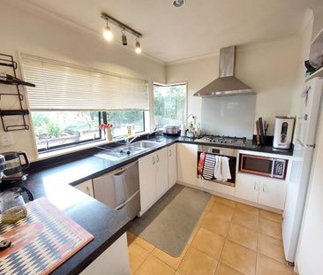 Easy Maintenance Family Home - Photo 3