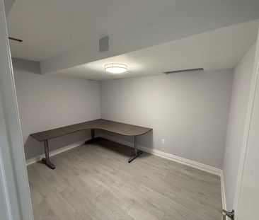 For Lease - 932 Schaeffer Outlook, Newmarket, Ontario - Photo 2