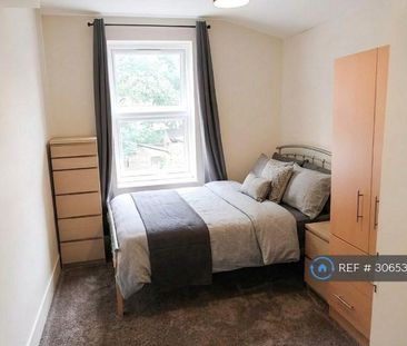 1 bedroom in a house share to rent - Photo 2