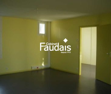Location Appartement 5 pièces 92m² COUTANCES 50200 - Photo 3