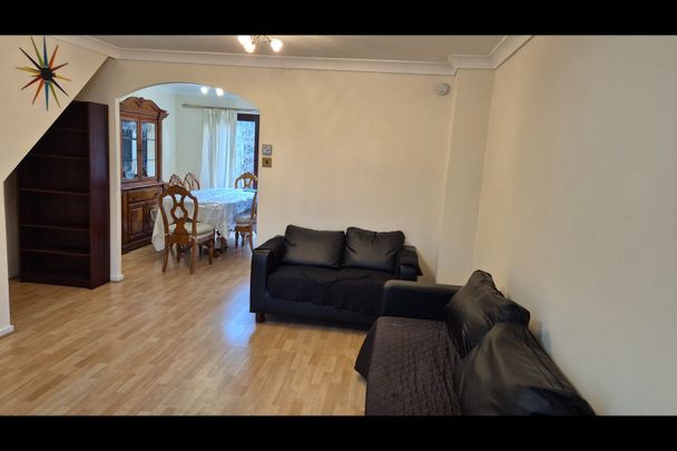 3 Bed Semi-Detached House, Gables Close, SE12 - Photo 1