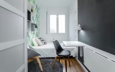 Avinguda de la Riera de Cassoles, Barcelona, Catalonia 08012 - Photo 3