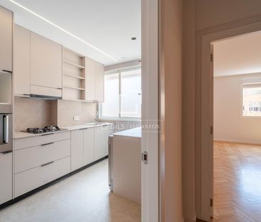 Excellent 6 Bedroom apartment for rent in Extramurs, Valencia - Photo 5