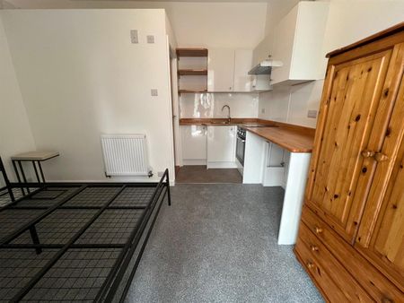 Flat For Rent Waverley Road, Southsea - Photo 3