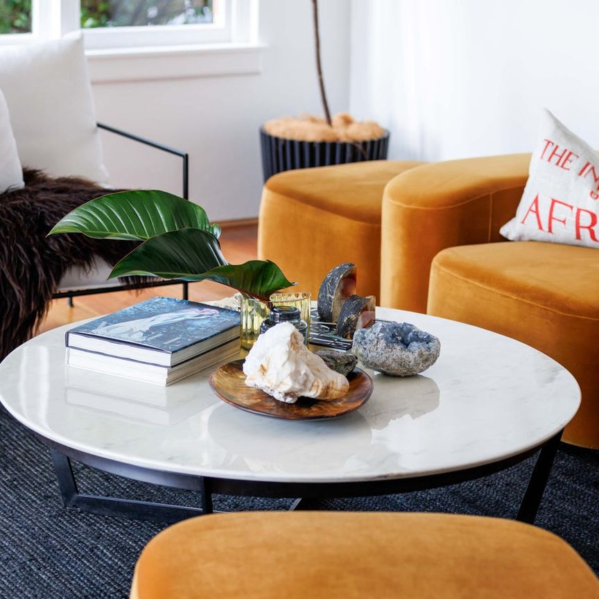 Harbour views / boutique block / lock-up garage - Photo 1