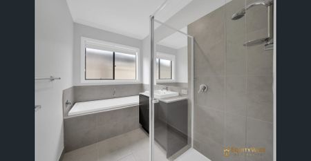 Bright and Spacious Family Home In Manor Lakes!!! - Photo 4