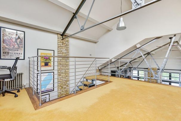 2 bedroom mews to rent - Photo 1