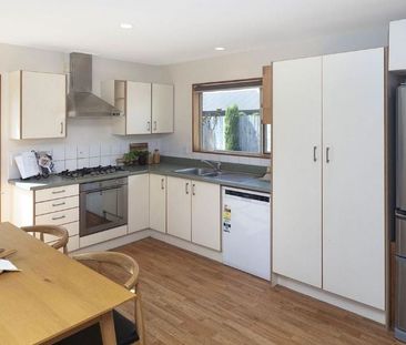 3BR Home w/ Hot Tub, Garden and double garage. - Photo 1