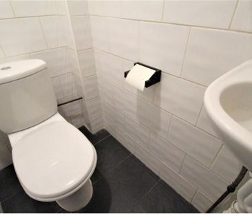 3 bedroom semi-detached house to rent - Photo 6