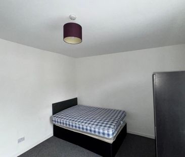 4 bedroom terraced house to rent - Photo 2