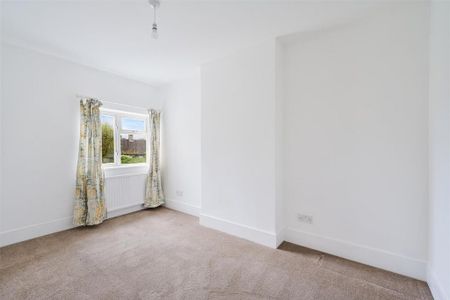 2 bedroom semi-detached house to rent - Photo 5