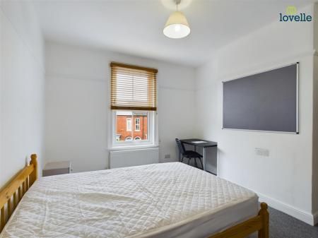 6 bedroom Town house To Let - Photo 1