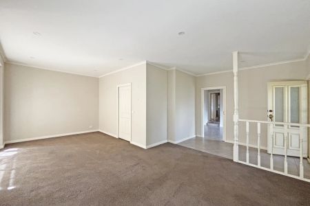 Prime Location - Photo 3