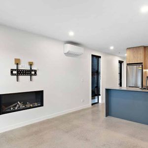 2 Bed, 2 Bath Townhouse with Garage! - Photo 2