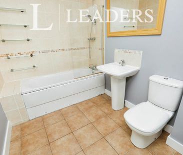 3 bedroom flat to rent - Photo 6