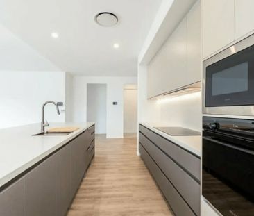 4 BEDROOM EXECUTIVE HOME - Photo 6