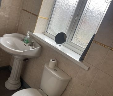 3 bed Terraced - To Let - Photo 6