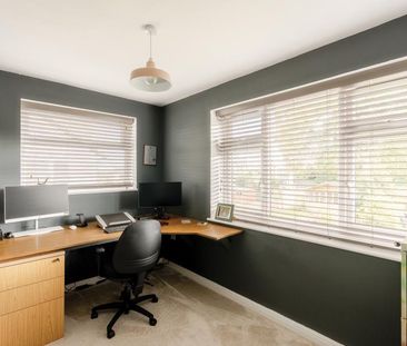 4 bedroom semi-detached house to rent - Photo 2