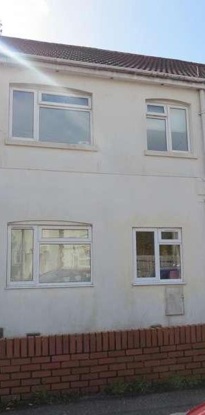 Bedroom Terraced House In Moordown, BH9 - Photo 2