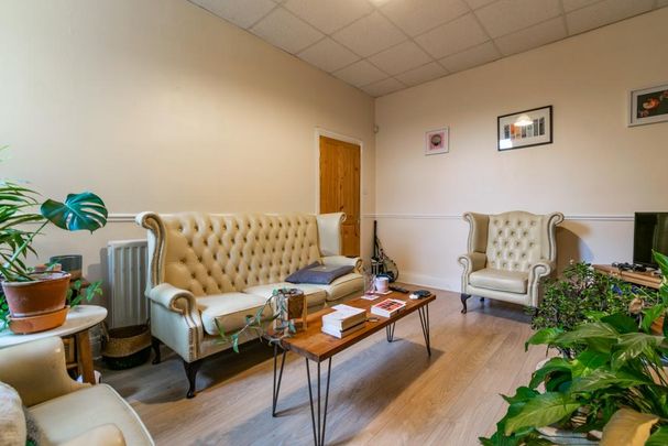 2 bedroom ground floor flat to rent - Photo 1