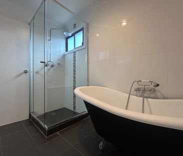 Freshly Upated 3 Bedroom Home with Double Driveway! - Photo 4