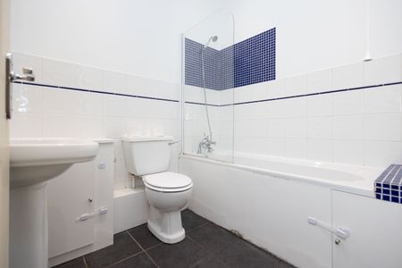 2 bed flat to rent in Burnaby Road, Bournemouth, BH4 - Photo 5