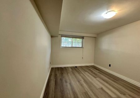 For Lease - 2406 Ventura Drive, Oakville, Ontario - Photo 2